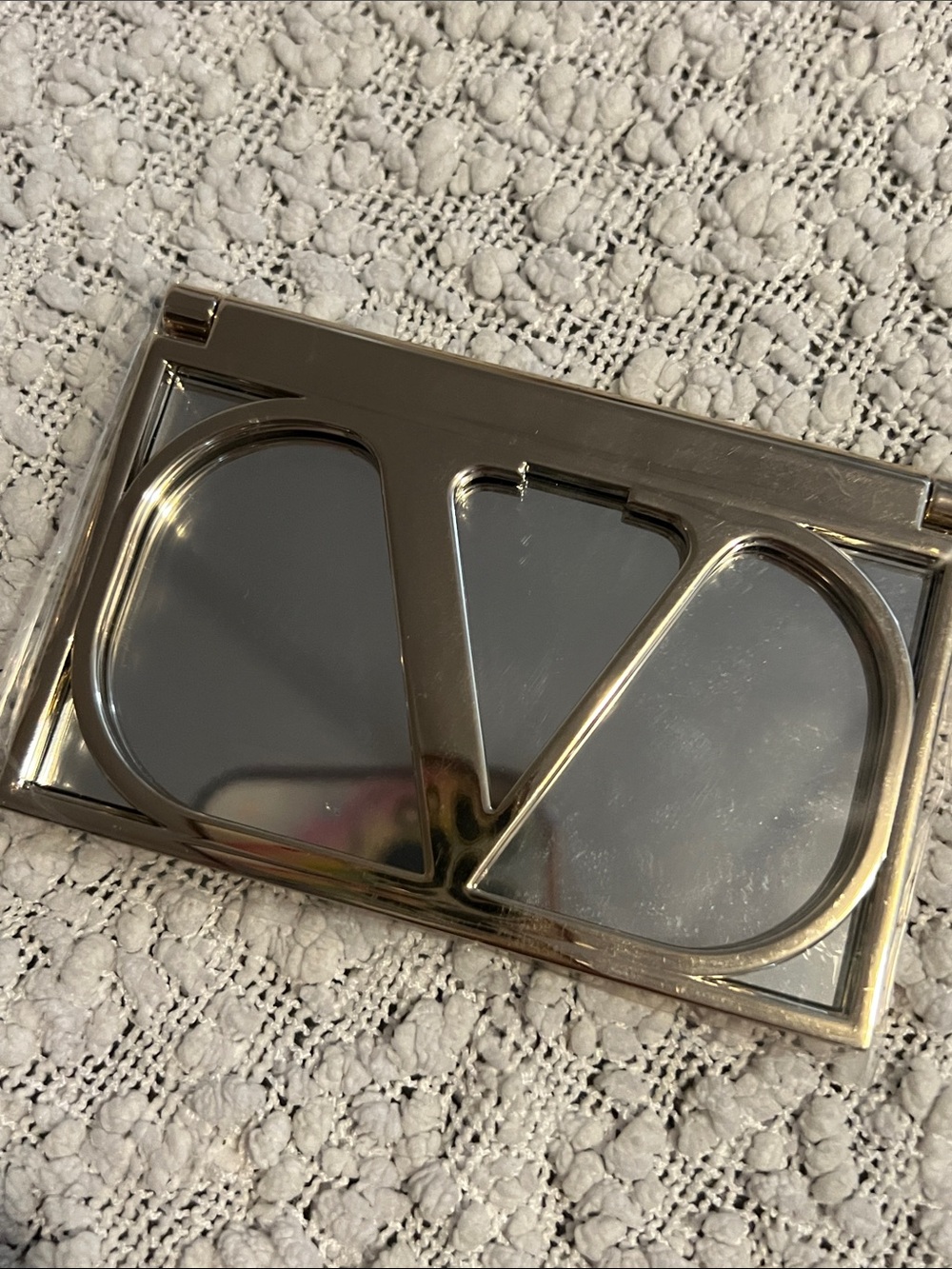 Valentino Beauty Compact Mirror & Valentino Liquirosso Lip & Blush Blur Liquid - Picture 3 of 6